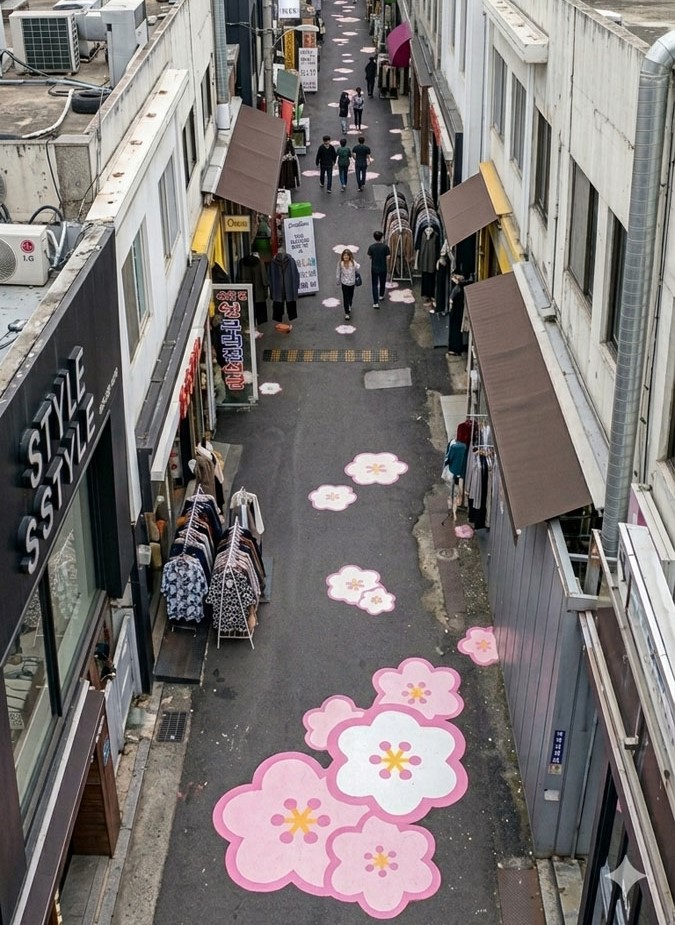 이대앞 골목길 바닥벽화 1